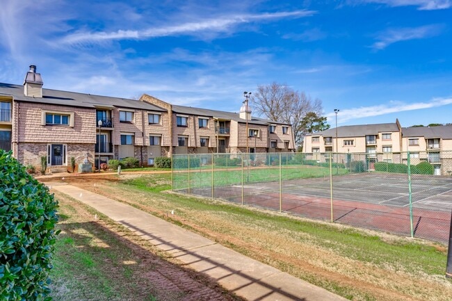 Building Photo - Welcome Home – Spacious Apartment with Mod...