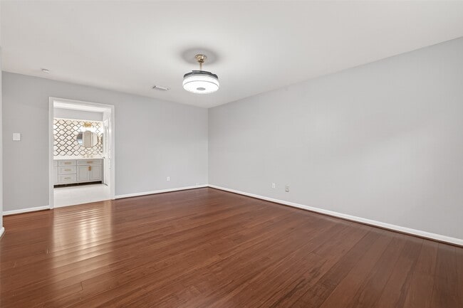 Building Photo - 707 Montclair Blvd