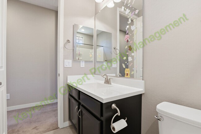 Building Photo - Charming 3-bed/3bath Gilbert Corner Lot Ho...