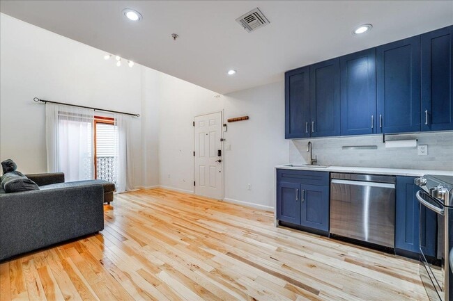 Building Photo - 416 63rd St