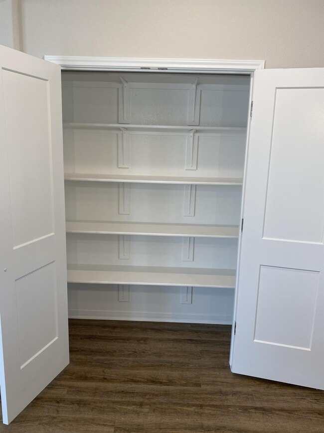 Building Photo - 808 Killam Dr