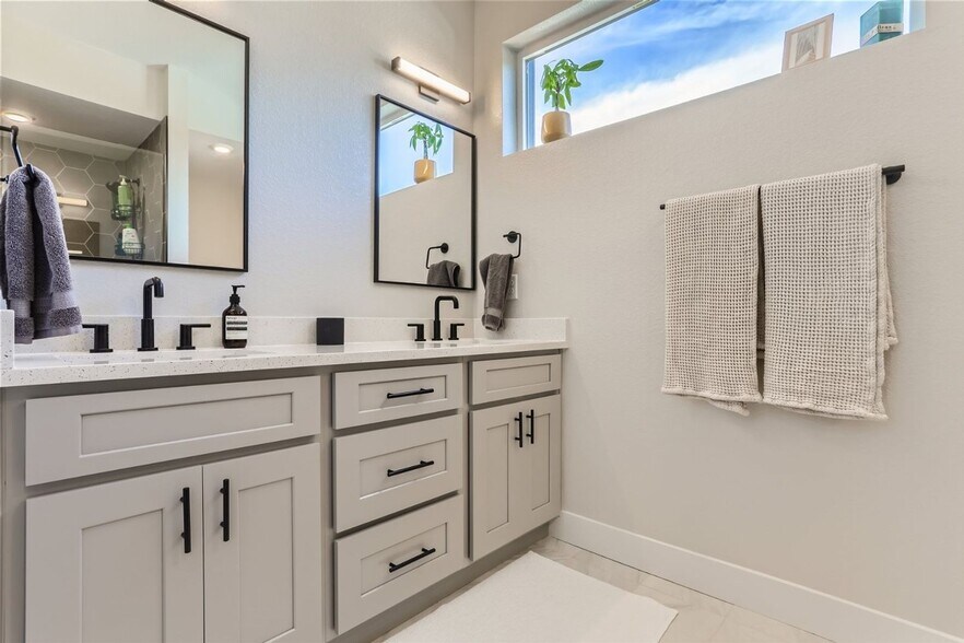 Building Photo - 1277 Yates St