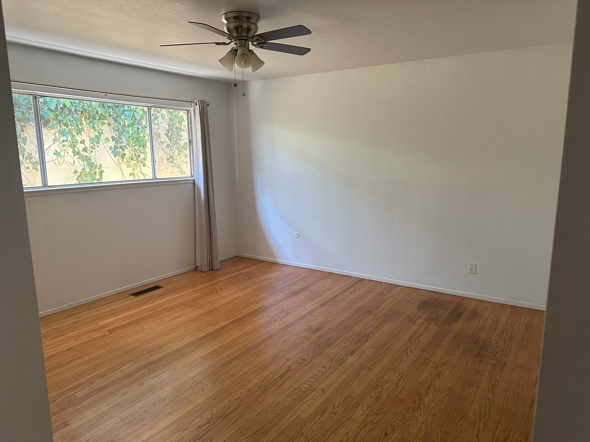 Building Photo - 2434 Mira Vista Dr