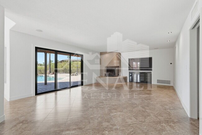 Building Photo - 10643 N Indian Wells Dr