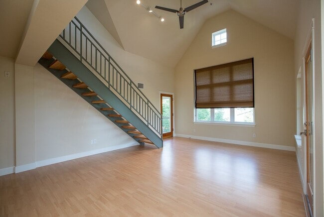Building Photo - Beautiful Loft Condo in Old Town Fort Collins