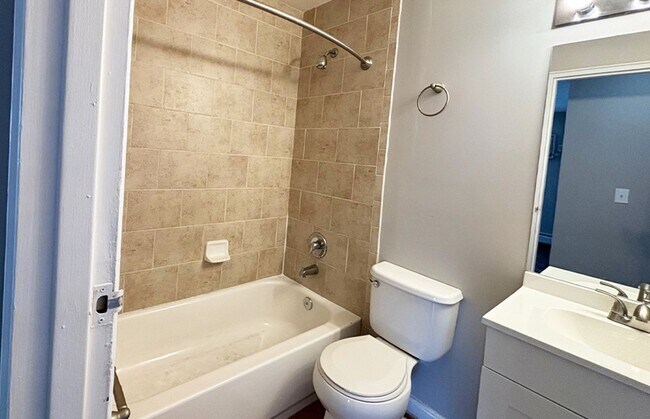 Building Photo - 550 Lowell Ave