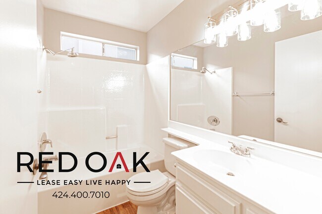 Building Photo - 13444 Moorpark St