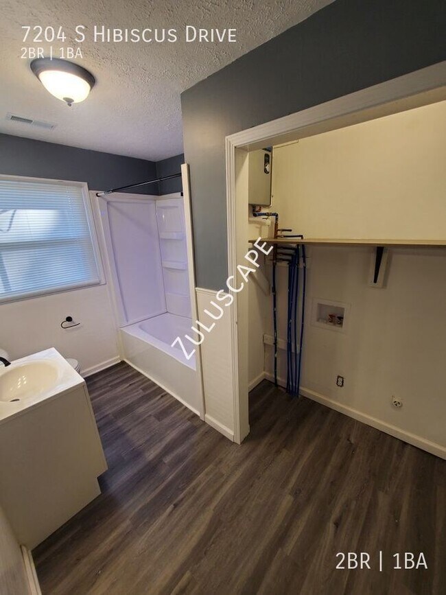Building Photo - 7204 S Hibiscus Dr