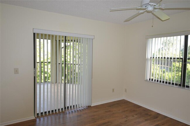 Building Photo - 226 Woodlake Wynde