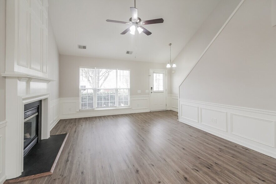 Building Photo - 9307 Bellegarde Dr