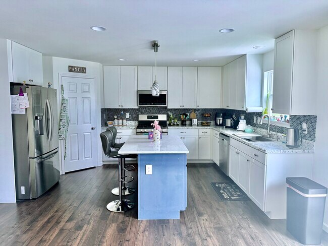 Building Photo - 483 Dusty Brook Dr