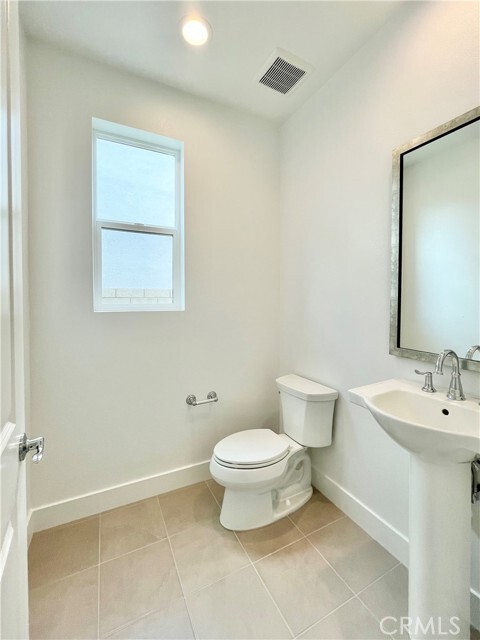 Building Photo - 27511 Elderberry Dr