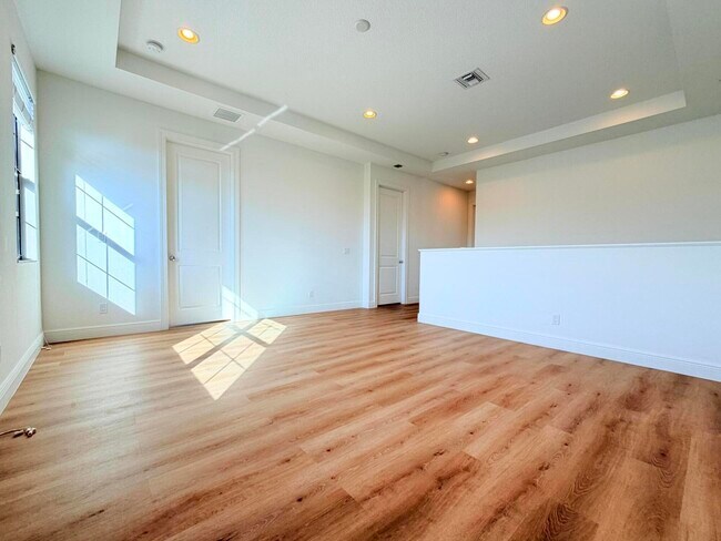 Building Photo - 2074 Dickens Terrace