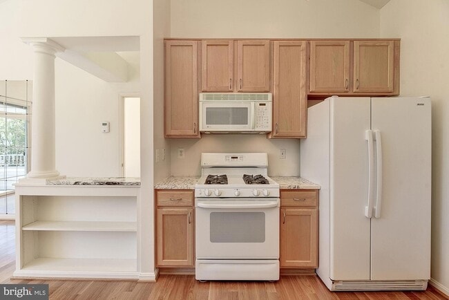 Building Photo - 10706 Symphony Way