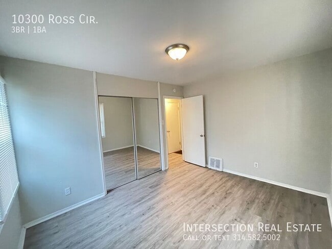 Building Photo - 10300 Ross Cir