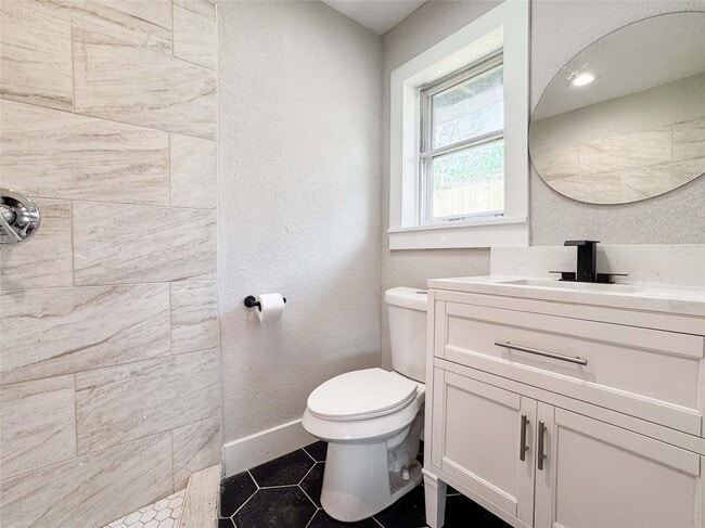 Building Photo - 2108 Ontario Ave