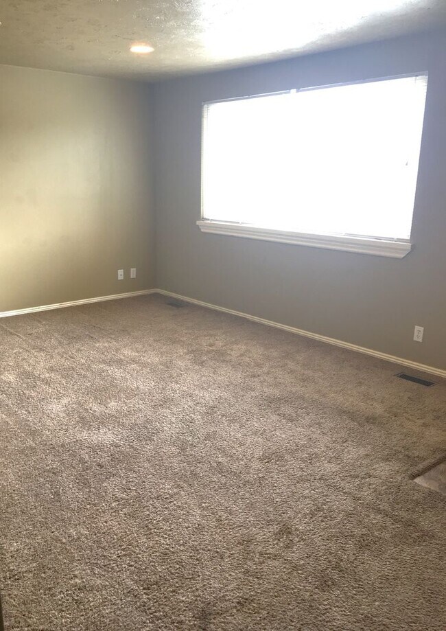 Building Photo - 6046 S 4000 W