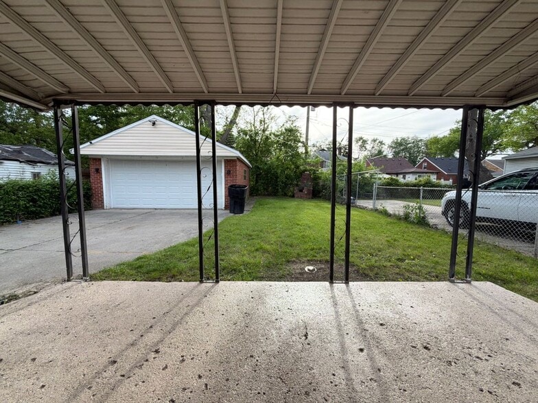 Building Photo - 18235 Tracey St