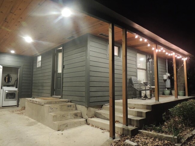 Building Photo - 1307 Deloney St