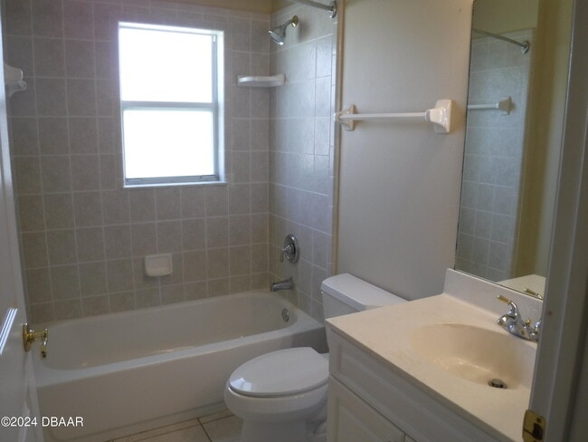Building Photo - 1442 Areca Palm Dr