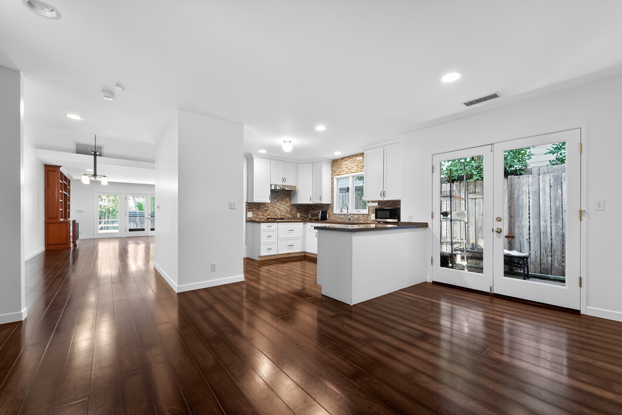 Building Photo - 13047 Dickens St