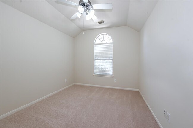 Building Photo - 14 Nestlewood Pl