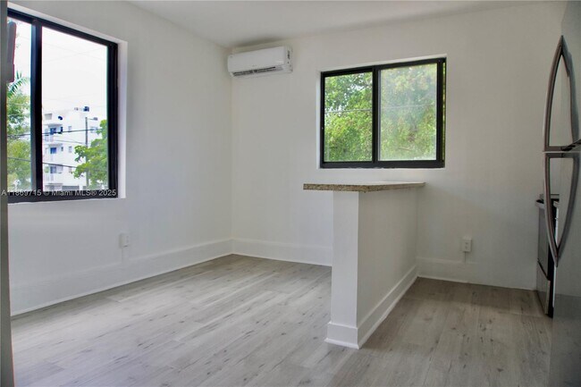 Building Photo - 337 SW 5th Ave