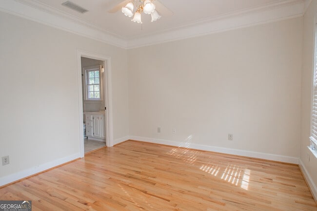 Building Photo - 540 Birkdale Dr