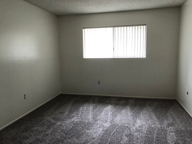 Building Photo - 2229 Franzen Ave