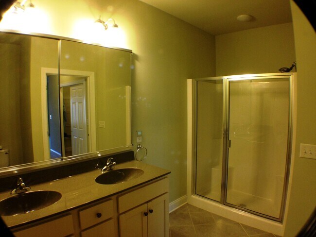 Building Photo - Newington Ridge Toll Brothers Luxury Townh...