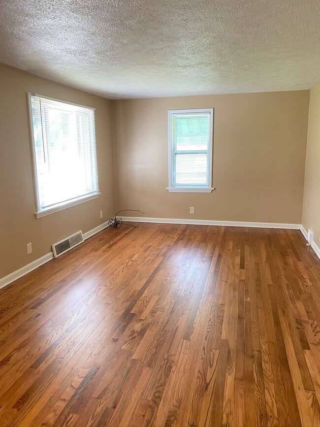 Building Photo - 422 Churchill Rd