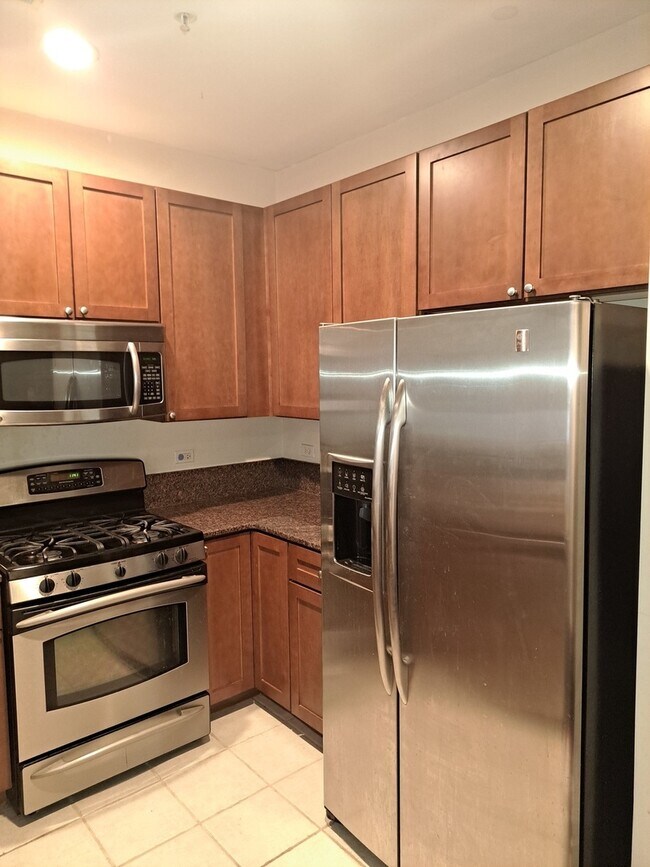 Building Photo - 915 S Oak Park Ave