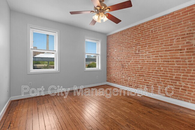 Building Photo - 1125 Haubert St