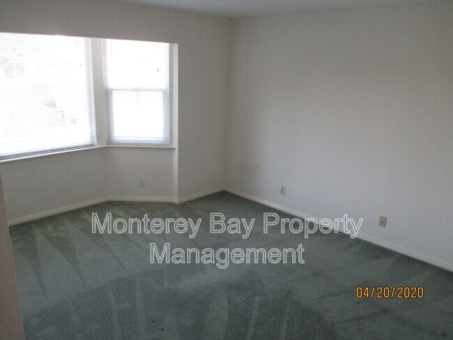 Building Photo - 61 Glen Lake Dr