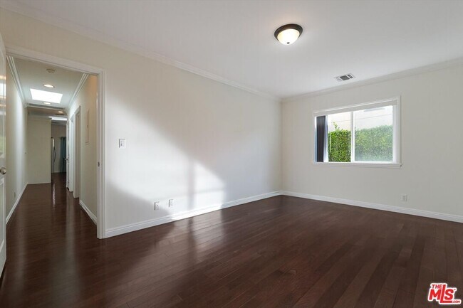 Building Photo - 809 N La Jolla Ave