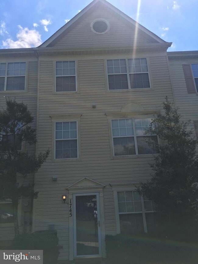 Building Photo - 1745 Staley Manor Dr
