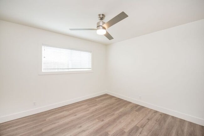 Building Photo - East Side Gem