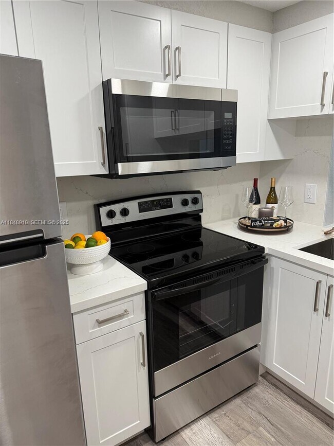 Building Photo - 9450 Poinciana Pl