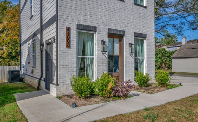 Primary Photo - Newly built 3bedroom/2.5 bath home in Sylv...