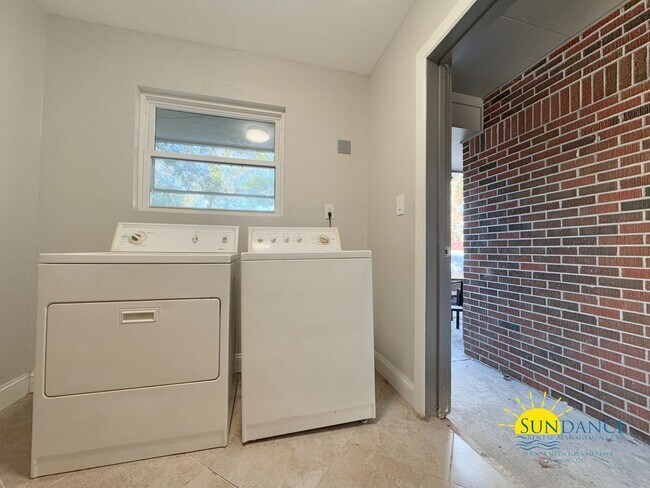 Building Photo - Gorgeous 3 Bedroom Home in Fort Walton Beach!