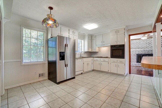 Building Photo - 606 Evergreen Dr
