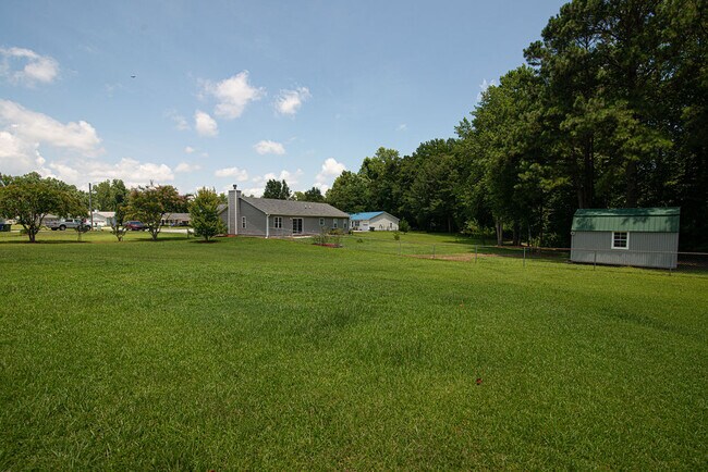 Building Photo - 304 Gaston Ct