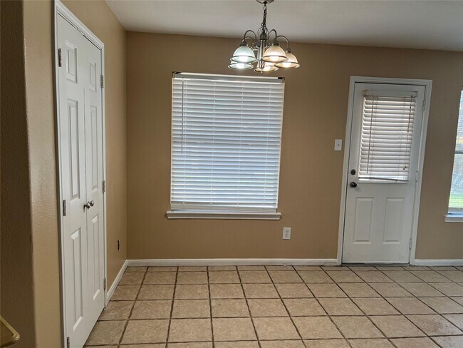Building Photo - 3223 Amber Meadow Dr