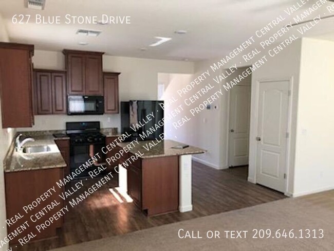 Building Photo - Stockton 3 Bedroom 2 Bath located "Gated C...