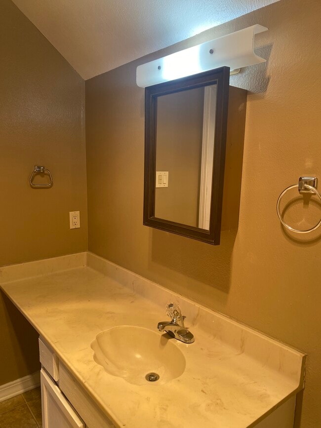 Building Photo - 1414 Highland Ave