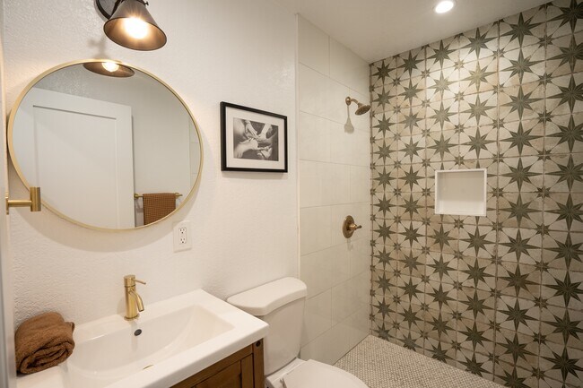 Building Photo - 2708 Cincinnati St