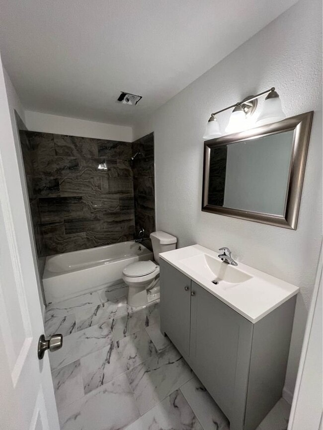 Building Photo - 2222 Duchess Dr