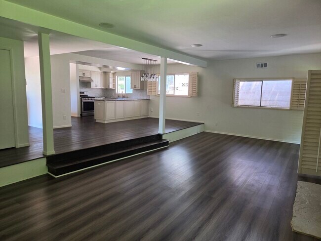 Building Photo - 4734 Laurelgrove Ave