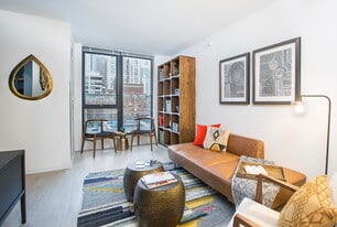 Building Photo - 702 N Wells St