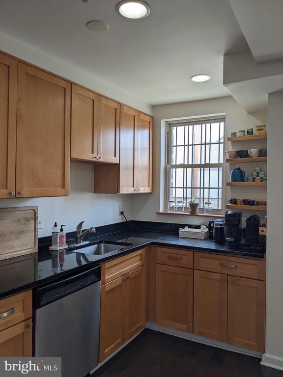Building Photo - 1417 Newton St NW